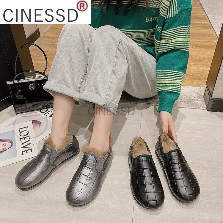 2022 women Leather Cotton Shoes Warm Fur Thick Sole Flat Fashion Winter Autumn Casual Outdoor Slip on Short Plush Female Loafers 
2022 women Leather Cotton Shoes Warm Fur Thick Sole Flat Fashion Winter Autumn Casual Outdoor Slip on Short Plush Female Loafers