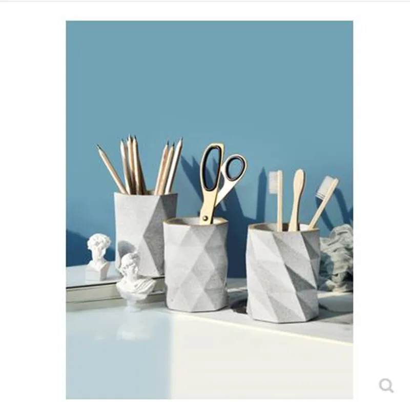 Creative pen holder storage box, student desktop office decoration, American multifunctional cosmetic brush bucket
Creative pen holder storage box, student desktop office decoration, American multifunctional cosmetic brush bucket