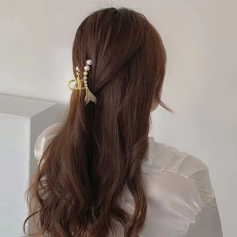 ANNUOLA Imitation Pearl Fishtail Hair Claw Bangs Hairpin Lazy Claw Clip All-Match Headdress Lady Fan Hair Ornament
ANNUOLA Imitation Pearl Fishtail Hair Claw Bangs Hairpin Lazy Claw Clip All-Match Headdress Lady Fan Hair Ornament