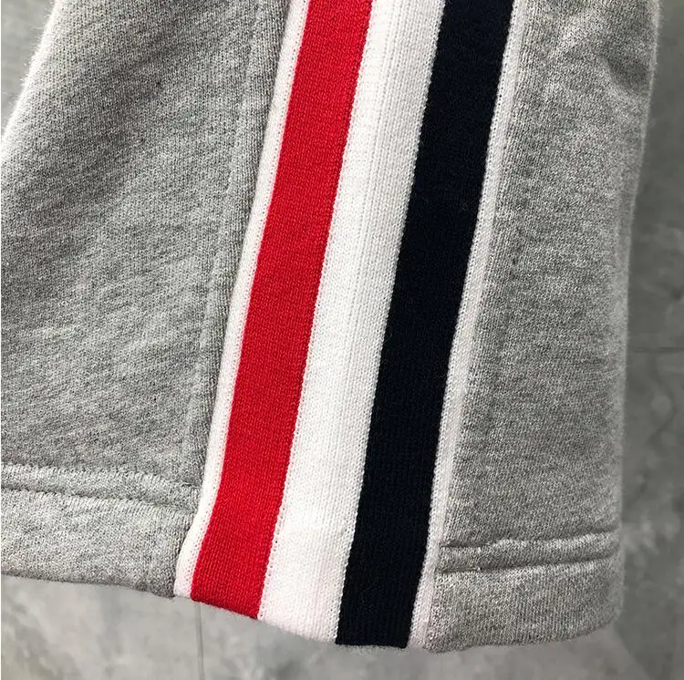 2021 Fashion Brand Casual Men Summer Striped Sports Knee Length Tracksuit Bottoms Jogger Track Shorts Male Ins
2021 Fashion Brand Casual Men Summer Striped Sports Knee Length Tracksuit Bottoms Jogger Track Shorts Male Ins