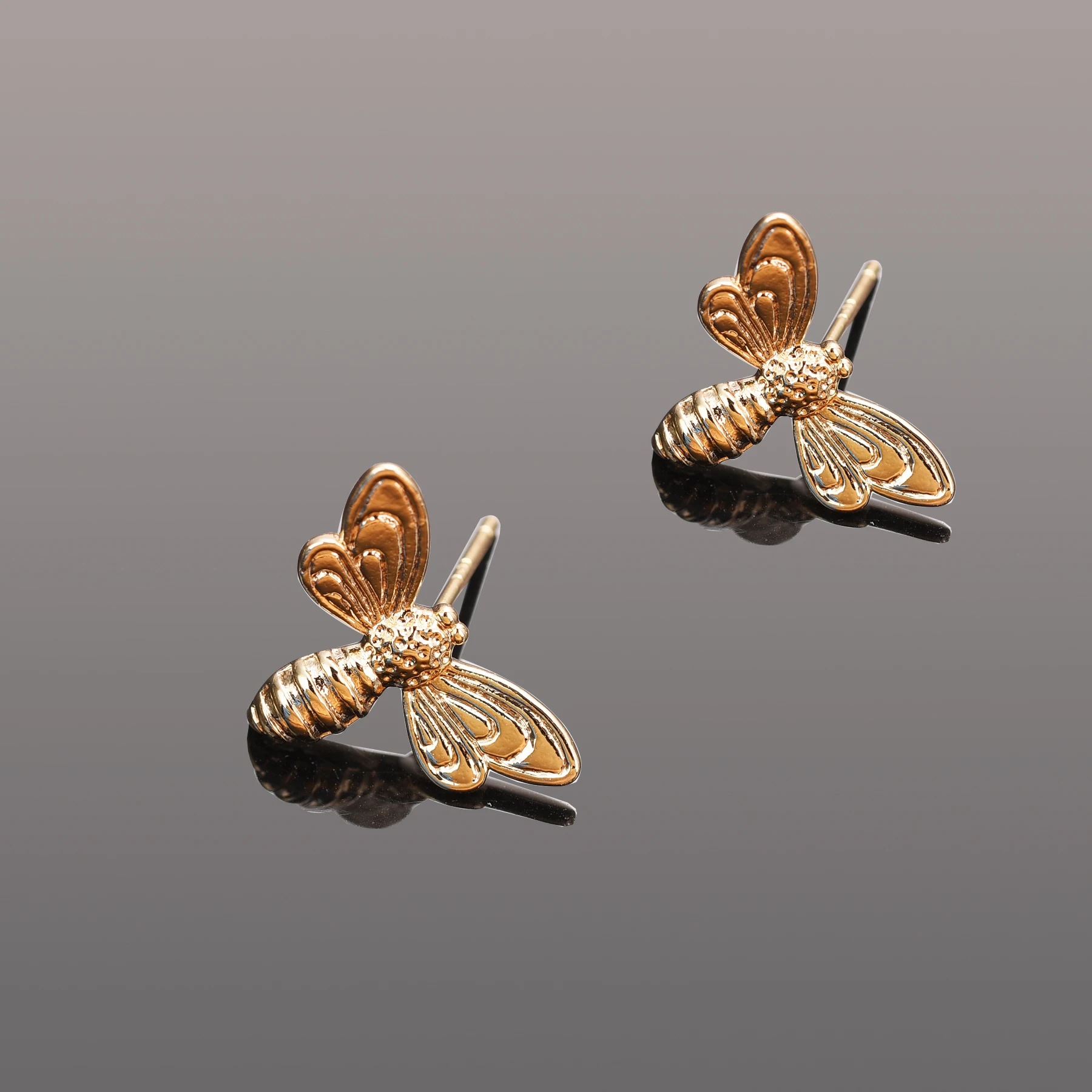 4pcs/Pack Real Gold Plated Bees Earring Stud Brass Copper Stud Earring for DIY Earring Jewelry Findings Making Women
4pcs/Pack Real Gold Plated Bees Earring Stud Brass Copper Stud Earring for DIY Earring Jewelry Findings Making Women
