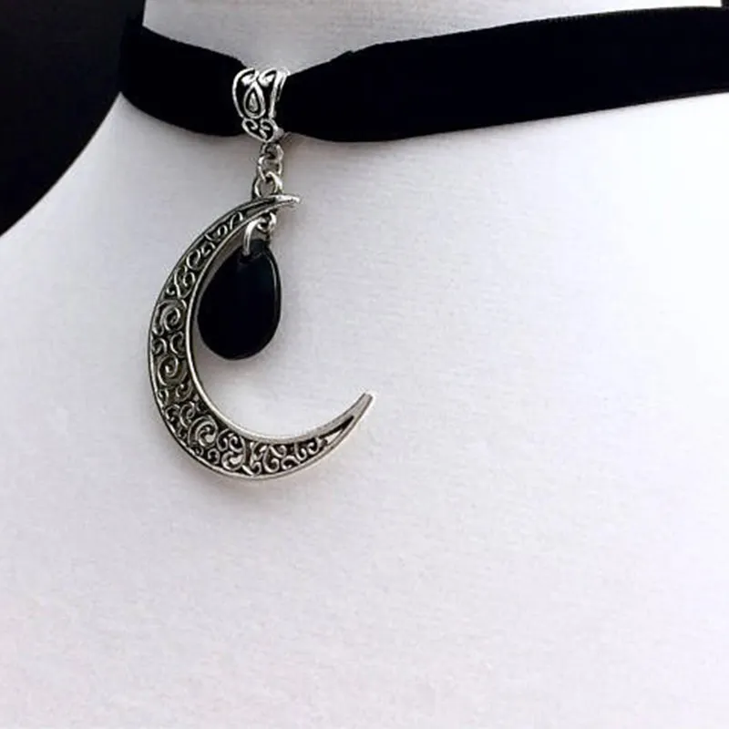 Fashion Gothic Moon Pendant Choker Velvet Choker Black Witchcraft Charm For Women's Jewelry Minimalist Style 2020
Fashion Gothic Moon Pendant Choker Velvet Choker Black Witchcraft Charm For Women's Jewelry Minimalist Style 2020