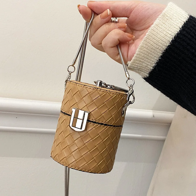 Bucket Bag Western Style Net Red Fashion Lady Personality Chain Box Bag Woven Autumn and Winter 2021 New Shoulder Messenger Bag
Bucket Bag Western Style Net Red Fashion Lady Personality Chain Box Bag Woven Autumn and Winter 2021 New Shoulder Messenger Bag