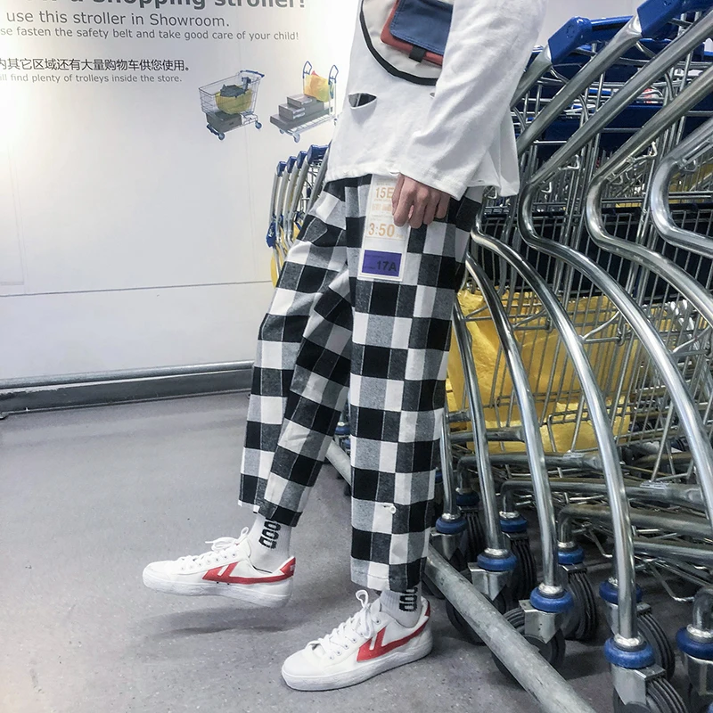 Streetwear Black and white grid Casual Pants 2020 Man Casual Straight Harem Pants Men Korean Hip Hop Track Pants Plus Size
Streetwear Black and white grid Casual Pants 2020 Man Casual Straight Harem Pants Men Korean Hip Hop Track Pants Plus Size