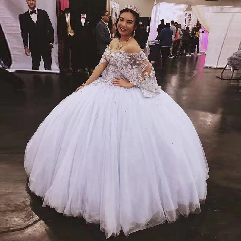 Платье-накидка с открытыми плечами для выпускного вечера
Платье-накидка с открытыми плечами для выпускного вечера