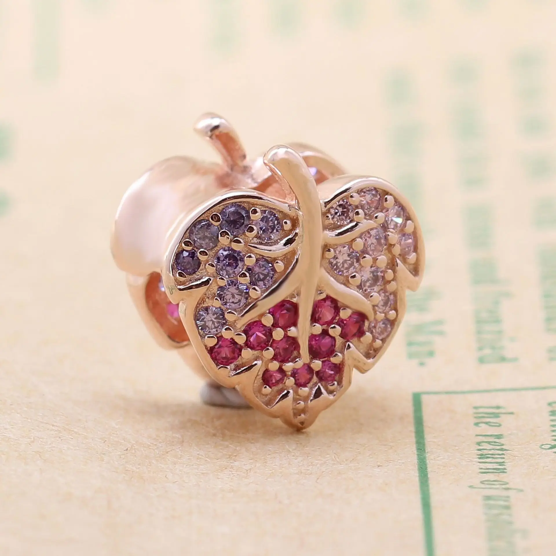 Bewill Hot Sale 925 Sterling Silver Rose Gold Shining Zircon Maple Leaf Beads Fit Original Bracelet
Bewill Hot Sale 925 Sterling Silver Rose Gold Shining Zircon Maple Leaf Beads Fit Original Bracelet