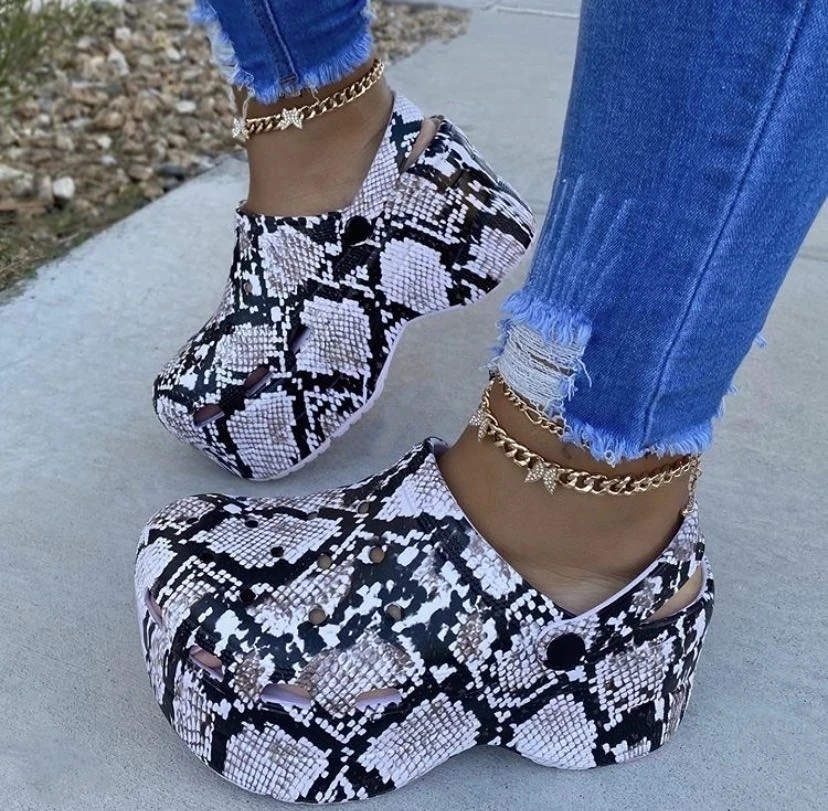 2021 New Hot Women Sandals Crocks Summer Shoes Crok Rubber Clogs Girl Garden Shoes Black Crocse Beach Flat Sandals Slippers
2021 New Hot Women Sandals Crocks Summer Shoes Crok Rubber Clogs Girl Garden Shoes Black Crocse Beach Flat Sandals Slippers