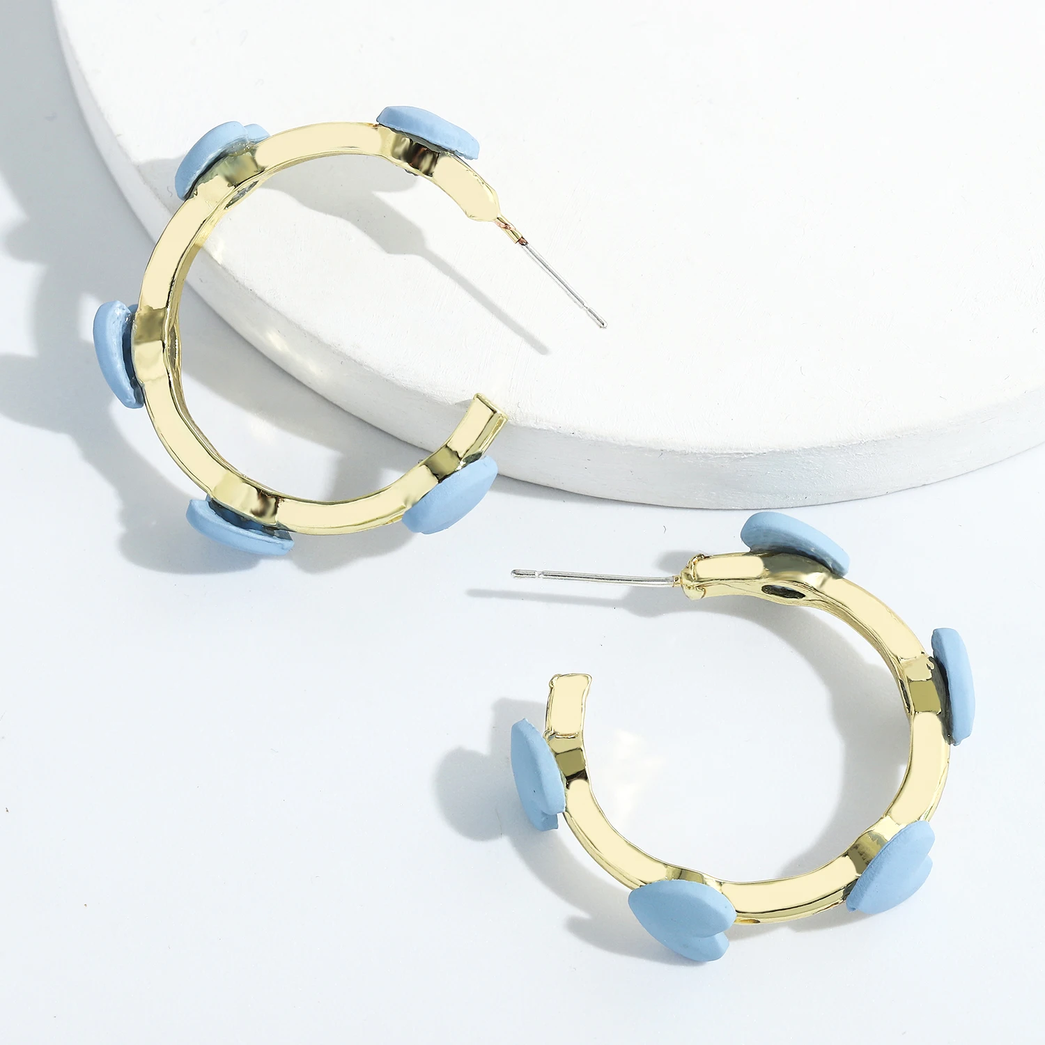 Dvacaman Fashion Colorful Heart-Shaped Geometric Circle Hoop Earrings for Women Retro Gold Color Metal C-Shaped Earrings Jewelry
Dvacaman Fashion Colorful Heart-Shaped Geometric Circle Hoop Earrings for Women Retro Gold Color Metal C-Shaped Earrings Jewelry