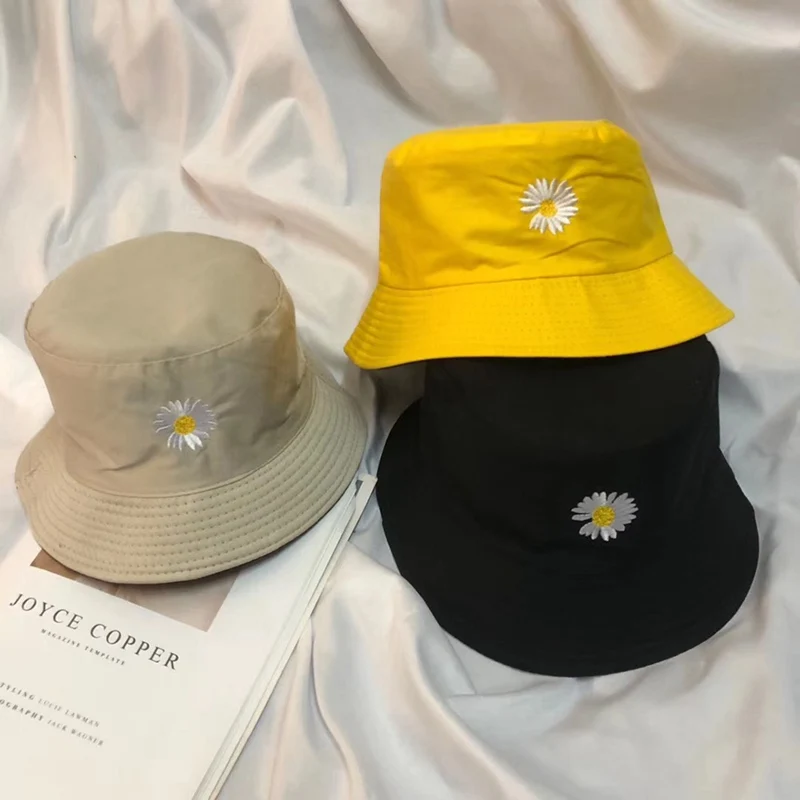 2021 Spring women Bucket fishing Hats Sunscreen sun cap Little daisies Double-sided wear Spring lady fisherman hat
2021 Spring women Bucket fishing Hats Sunscreen sun cap Little daisies Double-sided wear Spring lady fisherman hat