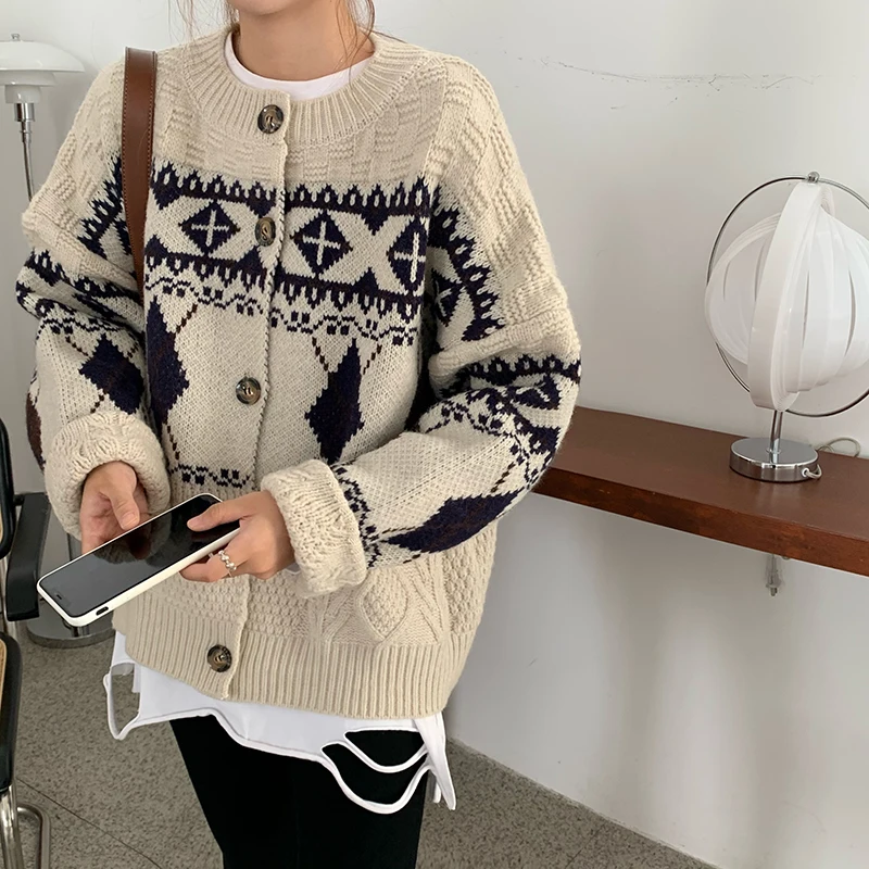 Knitted Cardigan Coat 2021 Spring Autumn Femme Chic Vintage Sweater Outwear Female Pull O-neck Long Sleeve Knitwear Jackets
Knitted Cardigan Coat 2021 Spring Autumn Femme Chic Vintage Sweater Outwear Female Pull O-neck Long Sleeve Knitwear Jackets