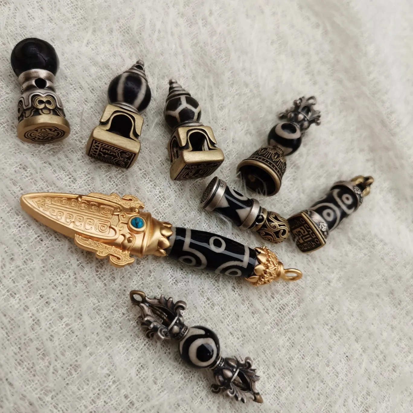 1 шт. оптовая продажа, тибетское специальное ожерелье, подвеска из Розария, кулон из ископаемого дерева, серебро 925 пробы, инкрустированное м...
1 шт. оптовая продажа, тибетское специальное ожерелье, подвеска из Розария, кулон из ископаемого дерева, серебро 925 пробы, инкрустированное м...