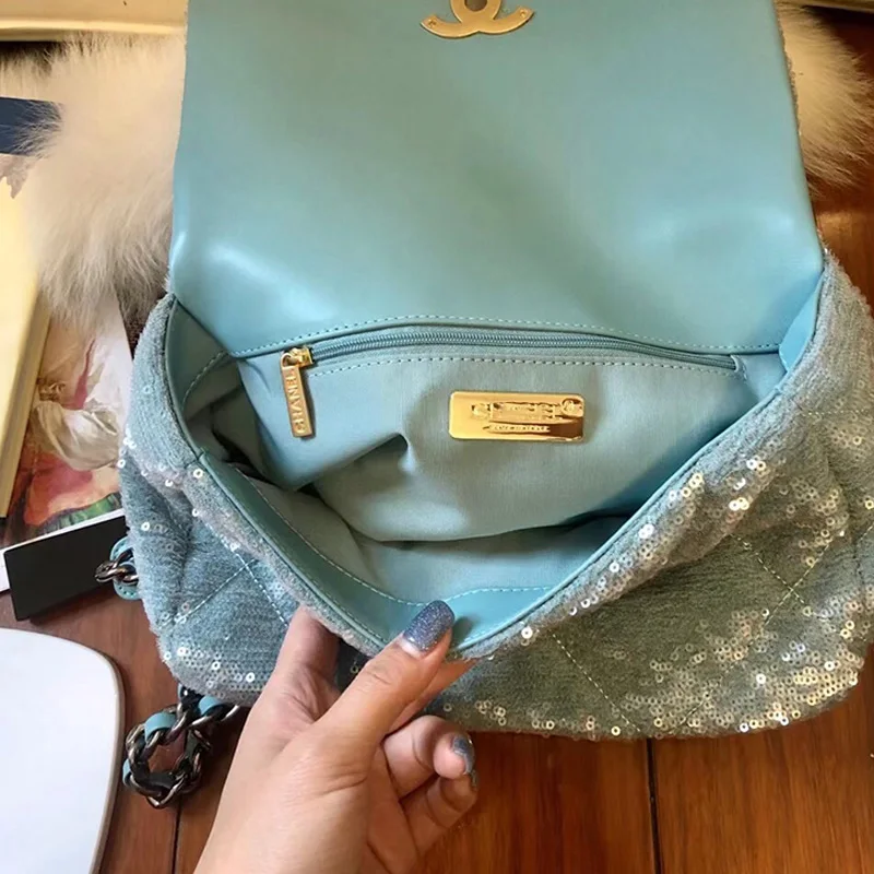 Retro embroidery sequins rhombus double C one-shoulder handbag ladies new hardware chain fashion all-match messenger bag
Retro embroidery sequins rhombus double C one-shoulder handbag ladies new hardware chain fashion all-match messenger bag