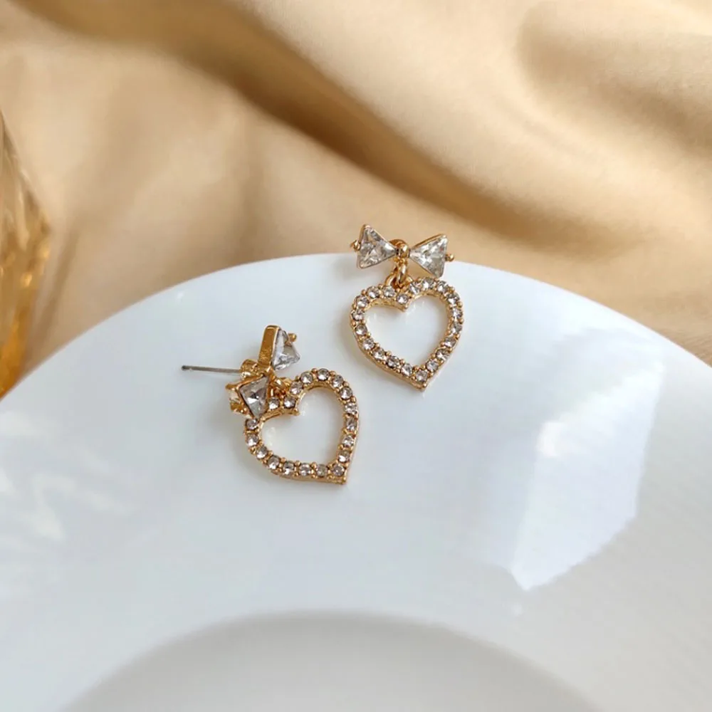 2021 New Love Pearl Stud Earrings For Women Trendy Crystal Love Heart Korean Earring Personality Party Banquet Jewelry
2021 New Love Pearl Stud Earrings For Women Trendy Crystal Love Heart Korean Earring Personality Party Banquet Jewelry