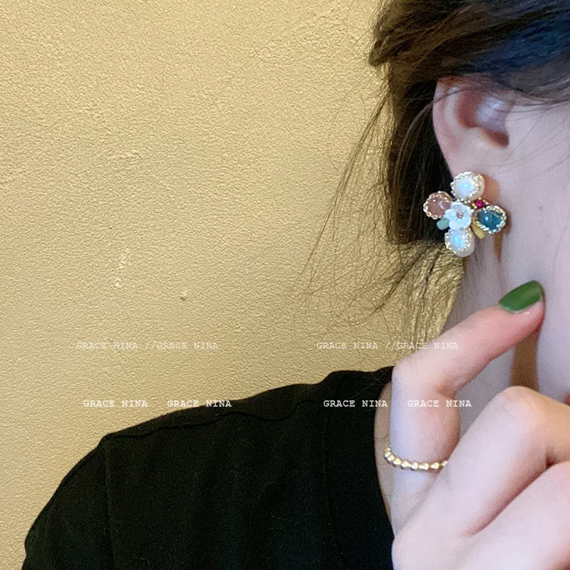 New 2021 Fashion crystal Irregular shape Stud Earrings for Women Retro French Jewelry best girl gift
New 2021 Fashion crystal Irregular shape Stud Earrings for Women Retro French Jewelry best girl gift
