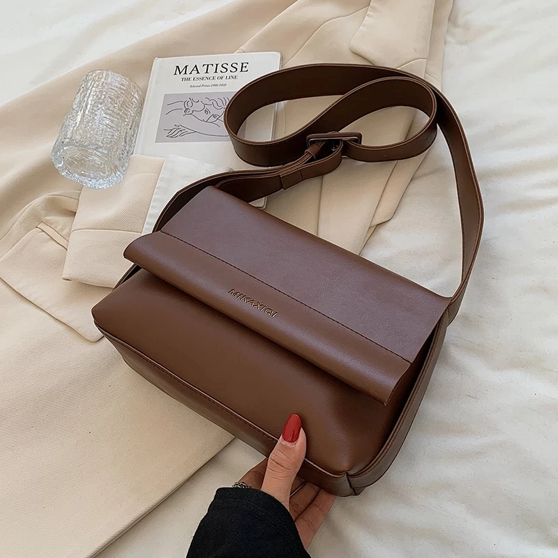 Retro Flap Crossbody Messenger Bags for Women 2021 Small PU Leather Winter Luxury Designer Branded Shoulder Purses Handbags
Retro Flap Crossbody Messenger Bags for Women 2021 Small PU Leather Winter Luxury Designer Branded Shoulder Purses Handbags