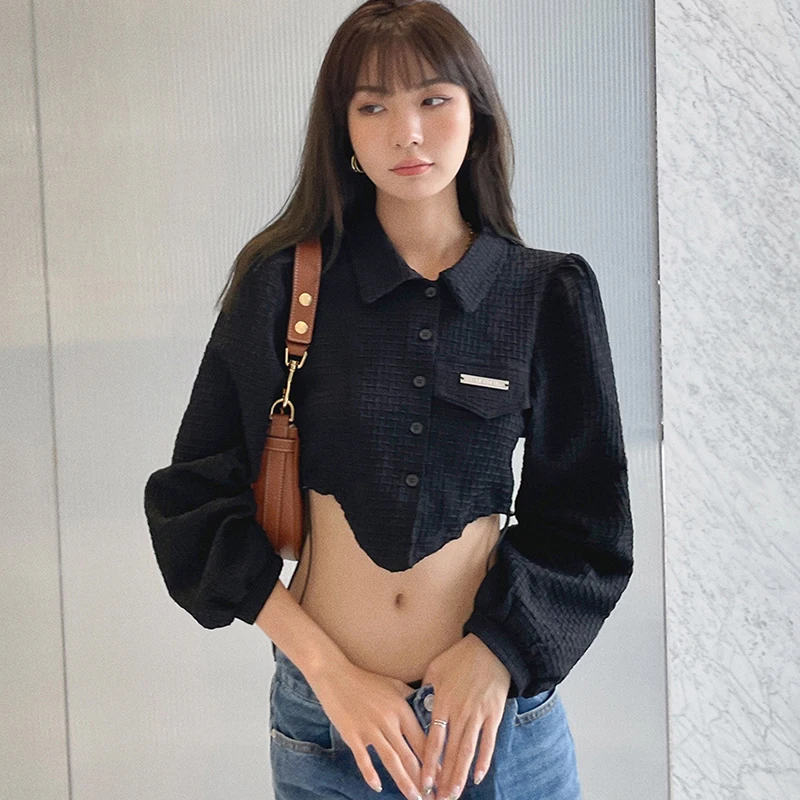 Женская укороченная рубашка-поло с воротником на пуговицах 
Женская укороченная рубашка-поло с воротником на пуговицах