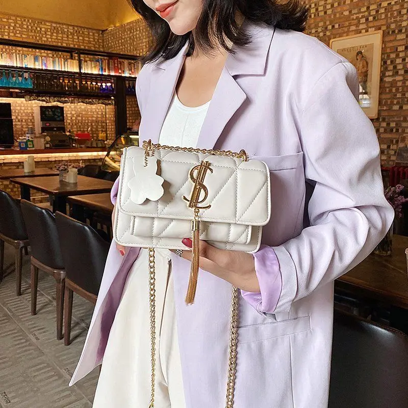 Women'S Shoulder Bag With Chain 2021 Hit Luxury Women Brand Handbags Black White Blue Ladies Small Pu Leather Crossbody Bag
Women'S Shoulder Bag With Chain 2021 Hit Luxury Women Brand Handbags Black White Blue Ladies Small Pu Leather Crossbody Bag