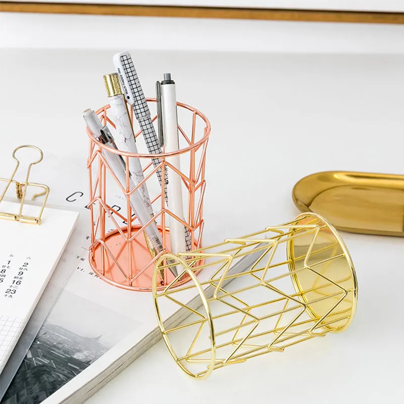 Nordic Home&Christmas Decoration Metal Pen Holder For Desktop Wedding Centerpieces Electroplated Desktop Pen Container
Nordic Home&Christmas Decoration Metal Pen Holder For Desktop Wedding Centerpieces Electroplated Desktop Pen Container