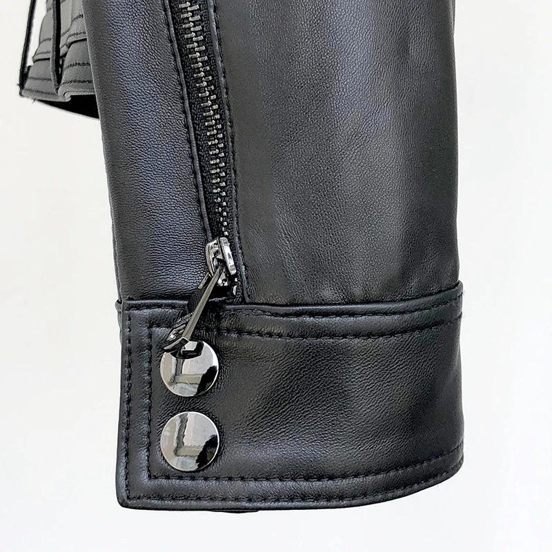 Lautaro Light black faux leather biker jacket women long sleeve Autumn plus size clothing for women Short soft motorcycle jacket
Lautaro Light black faux leather biker jacket women long sleeve Autumn plus size clothing for women Short soft motorcycle jacket