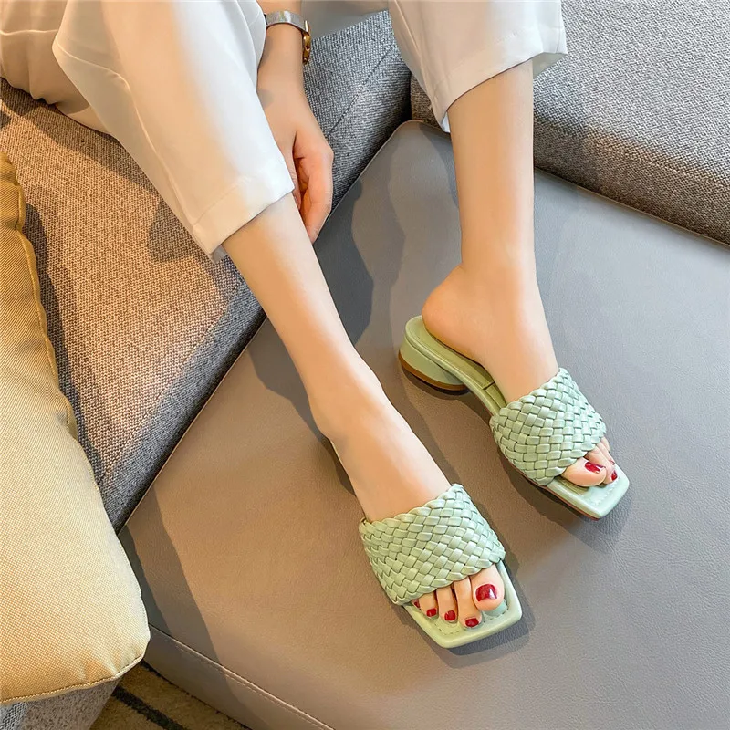 2021 Summer Women Slippers Metal Decoration Fashion Casual Horseshoe High Heels Slides Black Beach Slip On Shoes
2021 Summer Women Slippers Metal Decoration Fashion Casual Horseshoe High Heels Slides Black Beach Slip On Shoes