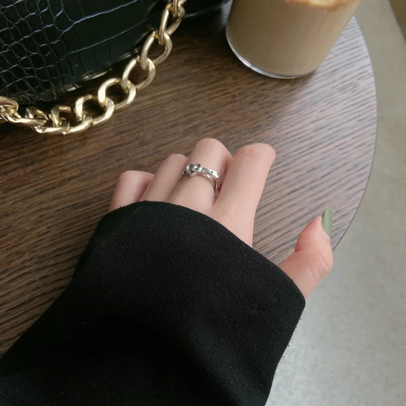 Korean New Fashion Belt Heart Rings For Women Girls Trendy Vintage Silver Color Opening Adjustable Ring Special Jewelry
Korean New Fashion Belt Heart Rings For Women Girls Trendy Vintage Silver Color Opening Adjustable Ring Special Jewelry