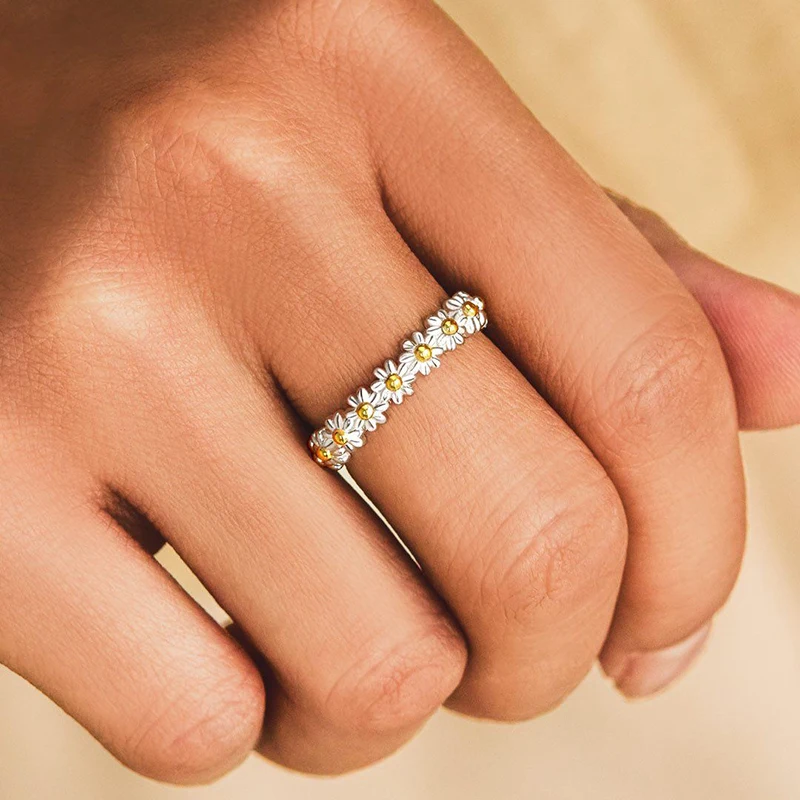 Fashion New Vintage Daisy Rings For Women Cute Small Flower Ring Wedding Engagement Finger Rings Female Jewelry Gifts
Fashion New Vintage Daisy Rings For Women Cute Small Flower Ring Wedding Engagement Finger Rings Female Jewelry Gifts