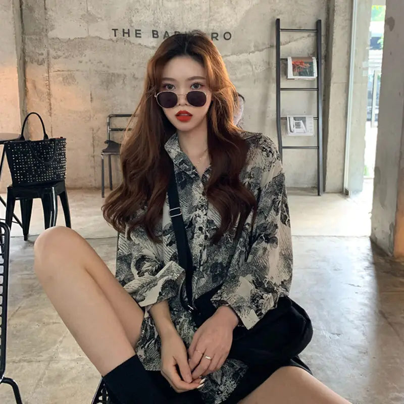 Blouse Women Shirt 2021 Loose Long Sleeve Women's Abstract Printing Chiffon Shirt Blusas Mujer De Moda
Blouse Women Shirt 2021 Loose Long Sleeve Women's Abstract Printing Chiffon Shirt Blusas Mujer De Moda