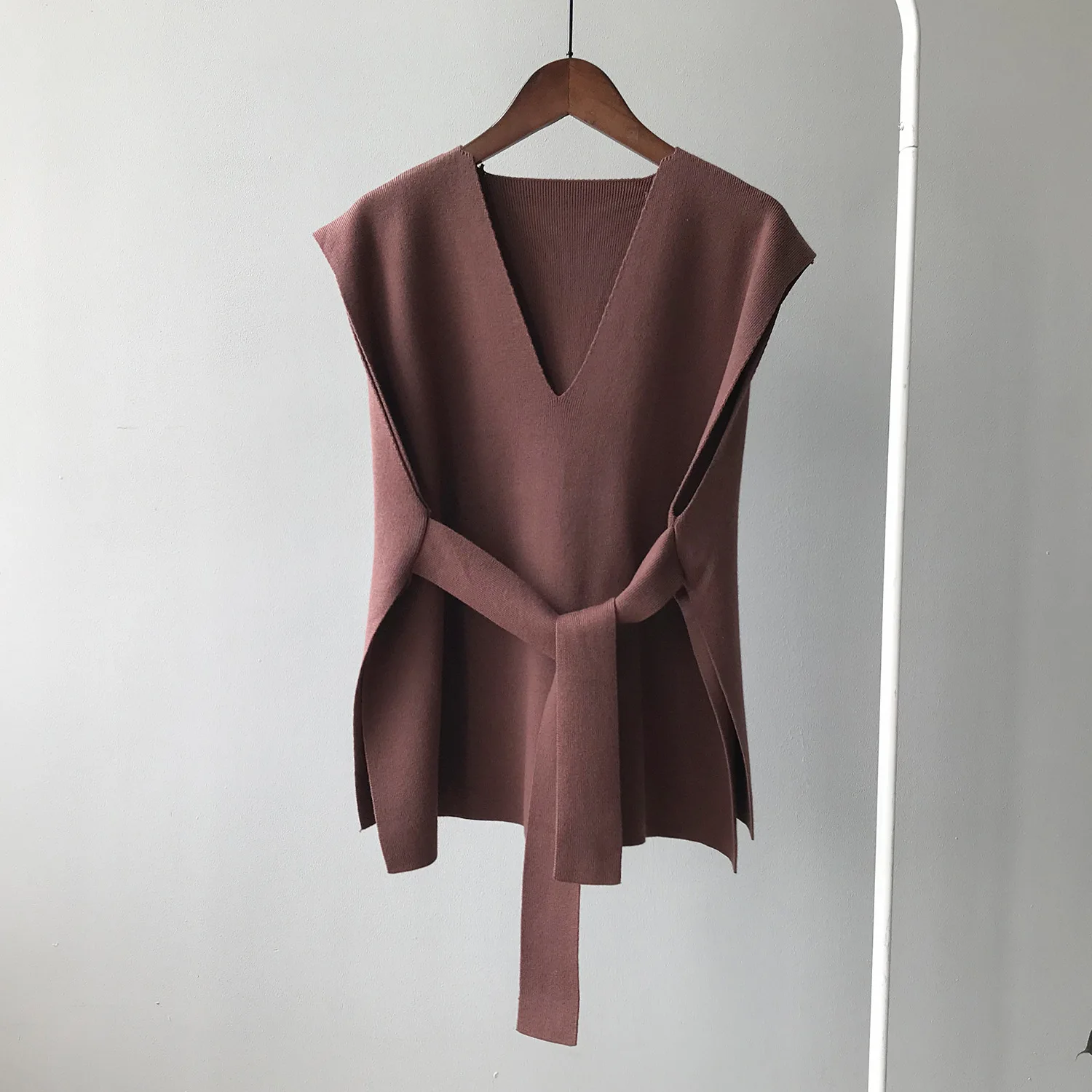 Autumn Women Sweater 2020 Winter Korean Women Elegant Student V-neck Pullover Loose Casual Knitting Tops Outerwear Lace Ups Vest
Autumn Women Sweater 2020 Winter Korean Women Elegant Student V-neck Pullover Loose Casual Knitting Tops Outerwear Lace Ups Vest