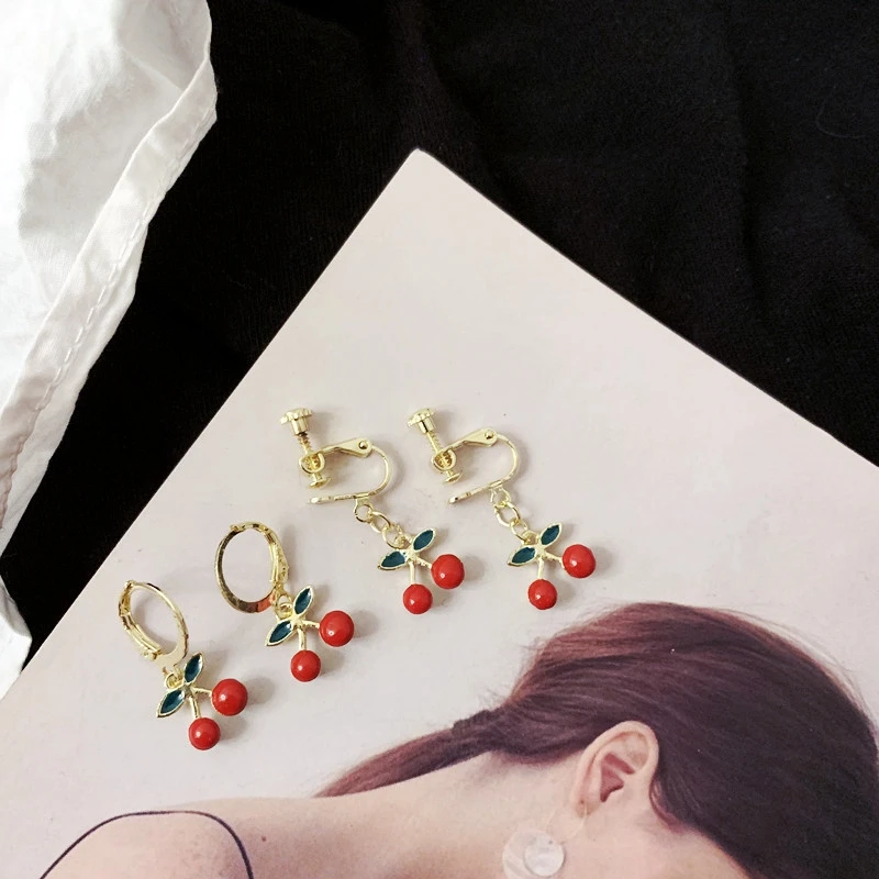 Sweet and cute little cherry earrings fashion fruit earrings creative ladies earrings all-match earrings jewelry wholesale
Sweet and cute little cherry earrings fashion fruit earrings creative ladies earrings all-match earrings jewelry wholesale
