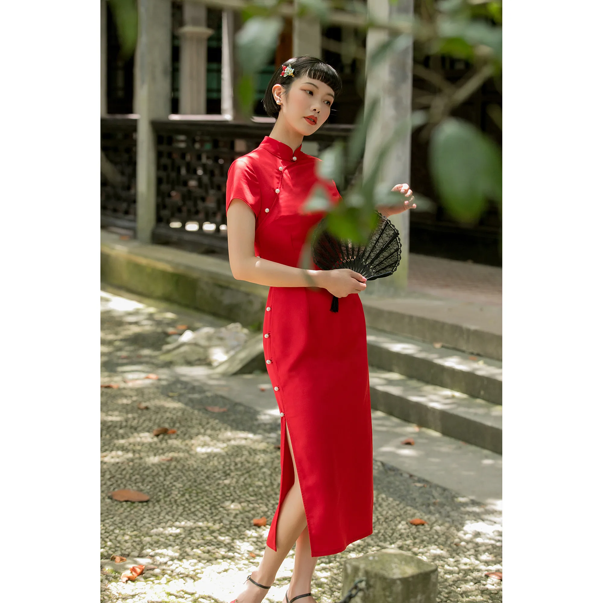 Top ulara temperament show white luxuriant feeling of restoring ancient ways of retro red cheongsam pearl decoration
Top ulara temperament show white luxuriant feeling of restoring ancient ways of retro red cheongsam pearl decoration
