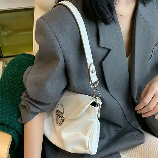 Shoulder underarm bag women 2020 new messenger bag ins niche French retro soft leather handbag baguette bag tide
Shoulder underarm bag women 2020 new messenger bag ins niche French retro soft leather handbag baguette bag tide