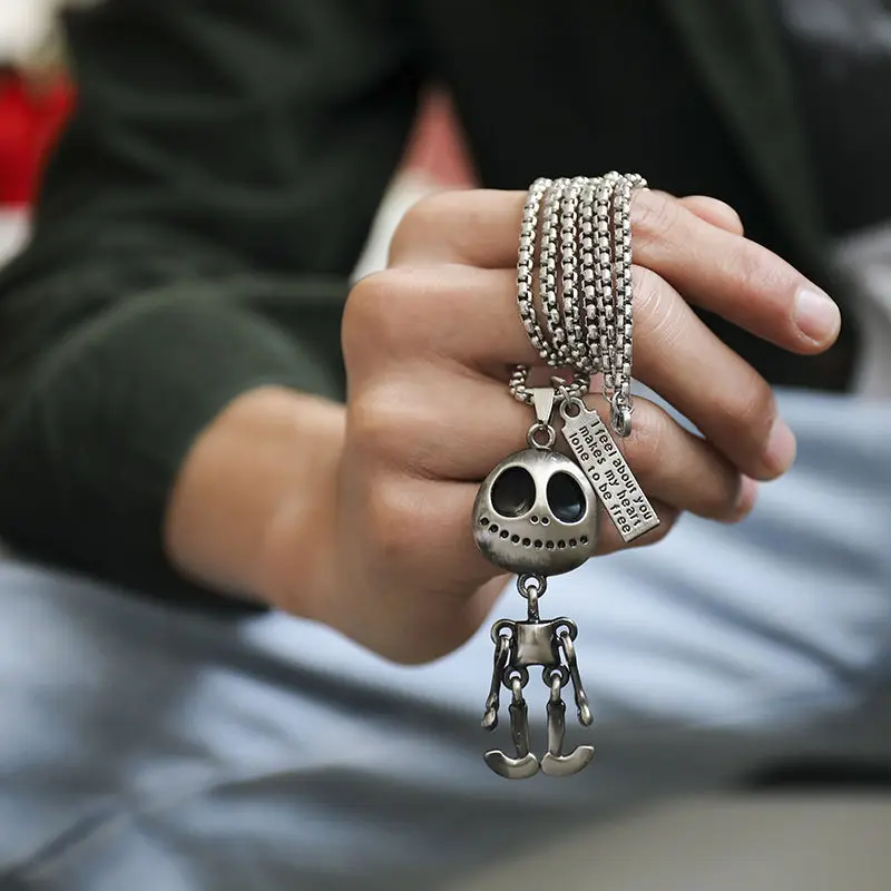 Personality Astronaut Alien Skull Smiley Face Pendant Necklace Men's Retro Punk Hip Hop Accessories Banquet Jewelry Gift Holiday
Personality Astronaut Alien Skull Smiley Face Pendant Necklace Men's Retro Punk Hip Hop Accessories Banquet Jewelry Gift Holiday