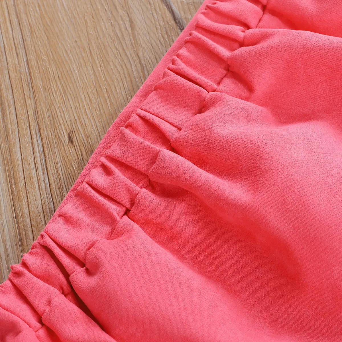 2020 Autumn Newborn Baby Girls Clothing Set Long Flared Sleeve O-neck Floral Print Top + Single-breasted Mini Skirt 1-5T Clothes 
2020 Autumn Newborn Baby Girls Clothing Set Long Flared Sleeve O-neck Floral Print Top + Single-breasted Mini Skirt 1-5T Clothes