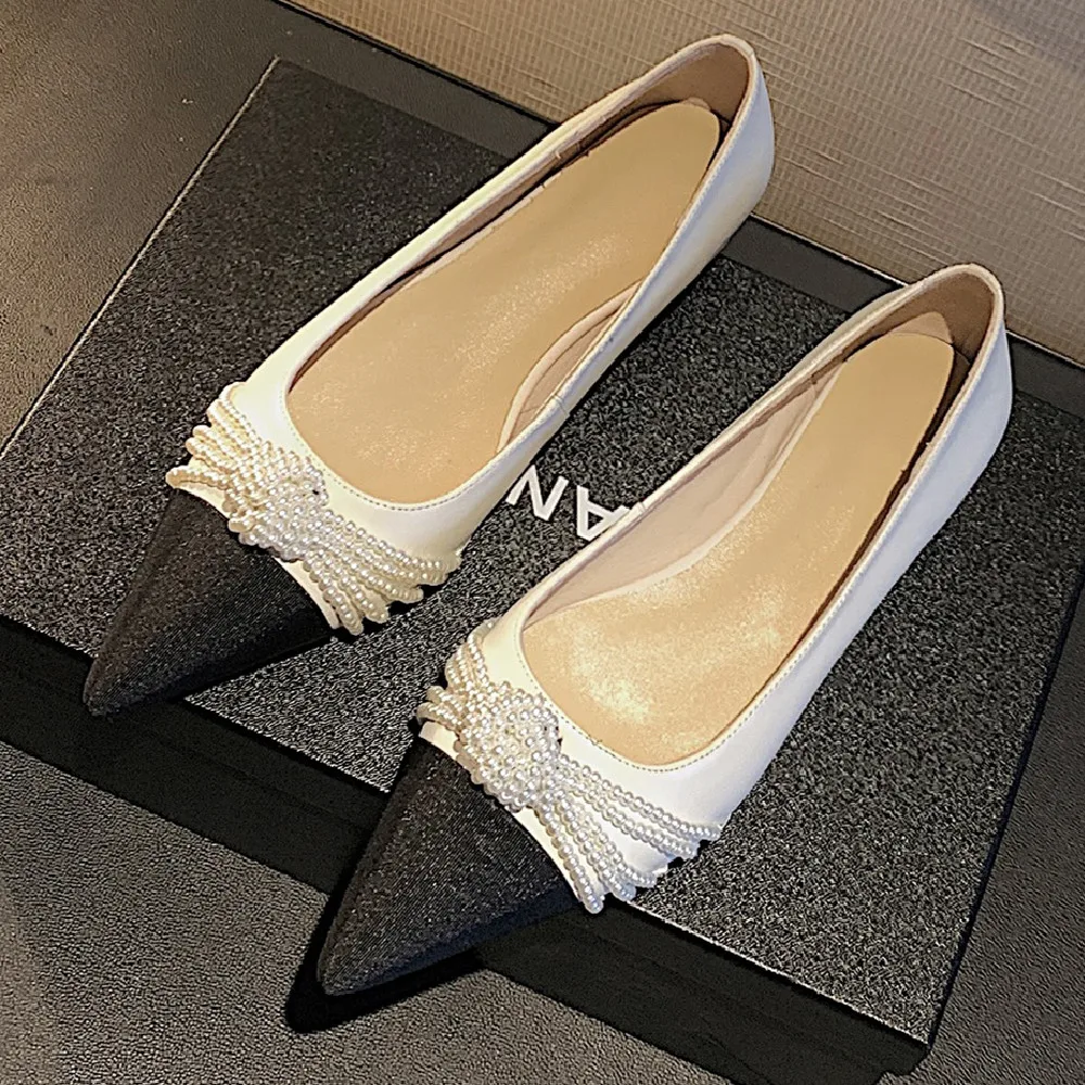 Women's genuine leather black toe patchwork poitned toe slip-on flats single shoes beading bowtie korean style sweet female shoe
Women's genuine leather black toe patchwork poitned toe slip-on flats single shoes beading bowtie korean style sweet female shoe