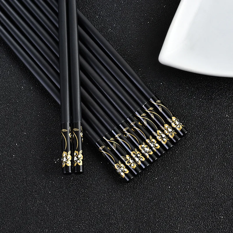 10 Pairs Japanese Luxury sushi Chopsticks Reusable Tableware dinnerware Alloy black chopsticks Chinese Style for gift set
10 Pairs Japanese Luxury sushi Chopsticks Reusable Tableware dinnerware Alloy black chopsticks Chinese Style for gift set