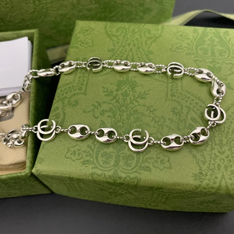 Мужской и женский браслет из серебра 925 пробы
Мужской и женский браслет из серебра 925 пробы