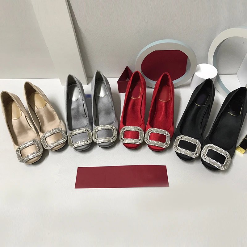 6.5cm pointed single shoes small heel medium heel single shoes square buckle water drill pointed shoes large women's shoes
6.5cm pointed single shoes small heel medium heel single shoes square buckle water drill pointed shoes large women's shoes