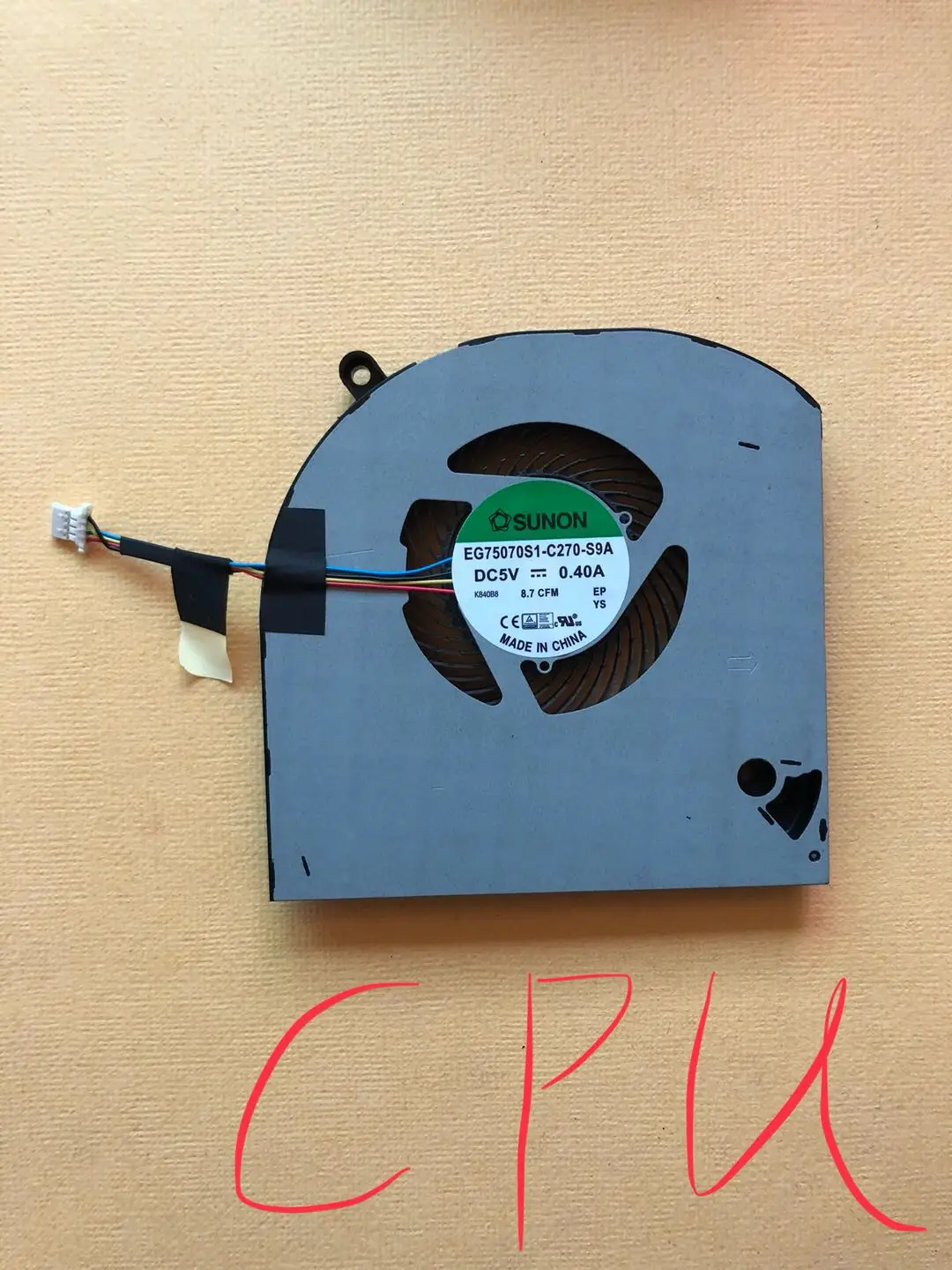 Новый Кулер для ноутбука, вентилятор ЦП подходит для Dell Alienware 15 R3 R4 P69F, охлаждающее искусственное DC 5 В 0.4A 8.7CFM K84088
Новый Кулер для ноутбука, вентилятор ЦП подходит для Dell Alienware 15 R3 R4 P69F, охлаждающее искусственное DC 5 В 0.4A 8.7CFM K84088