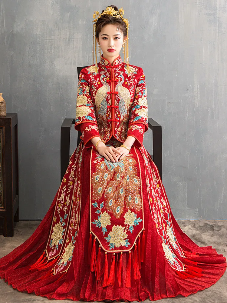Red Oversize 4XL Bride Dress Wedding Dress Retro Dress Chinese Cheongsam Dress High Quality Embroidery Peacock Long Section 
Red Oversize 4XL Bride Dress Wedding Dress Retro Dress Chinese Cheongsam Dress High Quality Embroidery Peacock Long Section
