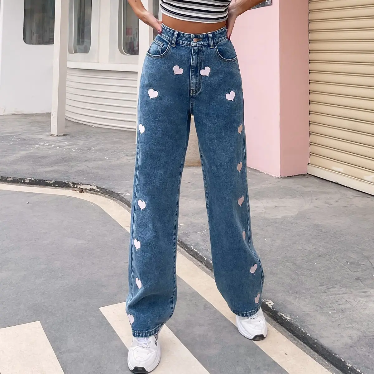 Women Sweet Heart Pattern Printed Straight Jeans Ladies Wild Chic High Waist Casual Pants Fashion Wide Leg Trousers with Pockets
Women Sweet Heart Pattern Printed Straight Jeans Ladies Wild Chic High Waist Casual Pants Fashion Wide Leg Trousers with Pockets