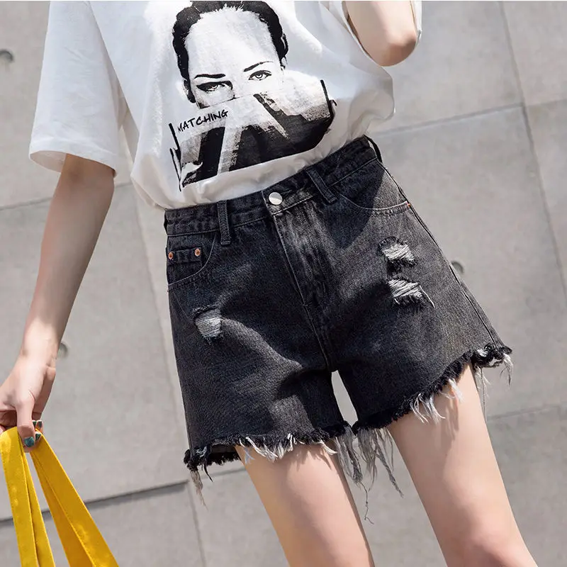 Fattening and oversized Jeans Shorts women's fat mm foreign style loose and thin Capris 200kg High Waist Wide Leg hot pants 
Fattening and oversized Jeans Shorts women's fat mm foreign style loose and thin Capris 200kg High Waist Wide Leg hot pants
