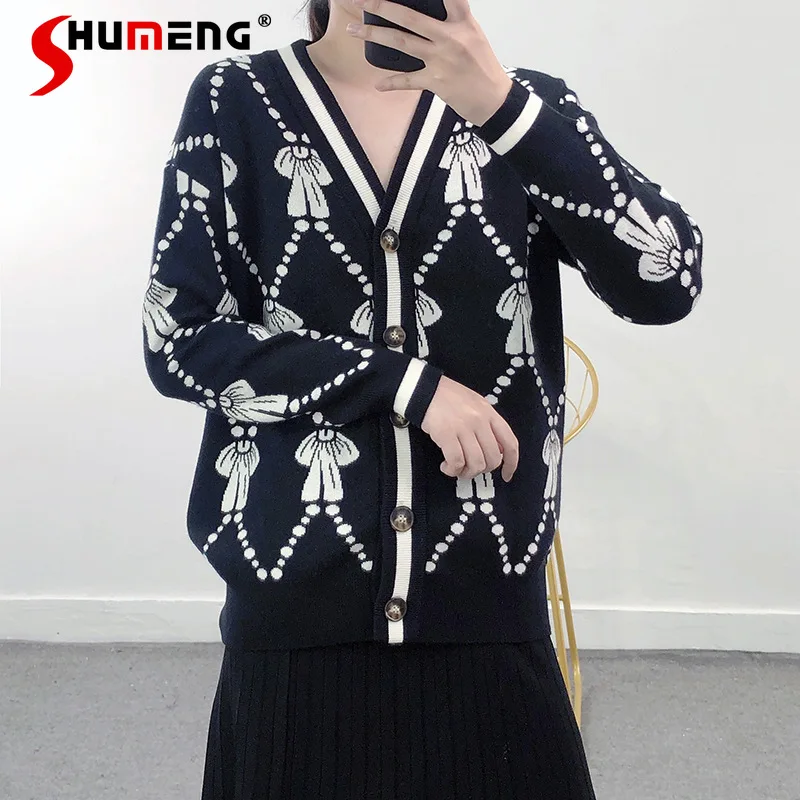 Loose V-neck Sweaters Cardigan New 2021 Autumn and Winter Korean Women's Bow Jacquard Thick Coat Knitted Sweater Outerwear
Loose V-neck Sweaters Cardigan New 2021 Autumn and Winter Korean Women's Bow Jacquard Thick Coat Knitted Sweater Outerwear
