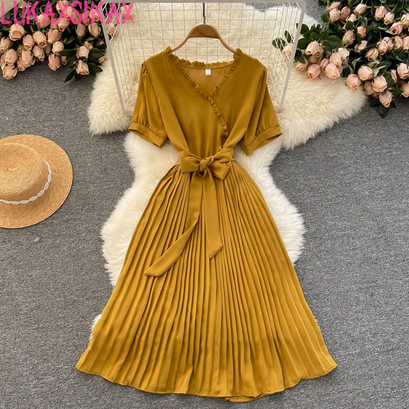 LUKAXSIKAX 2021 New Spring Summer Women V-Neck Short Sleeve Bandage Slim Dress Simple Solid Color Pleated Hem Casual Dress
LUKAXSIKAX 2021 New Spring Summer Women V-Neck Short Sleeve Bandage Slim Dress Simple Solid Color Pleated Hem Casual Dress