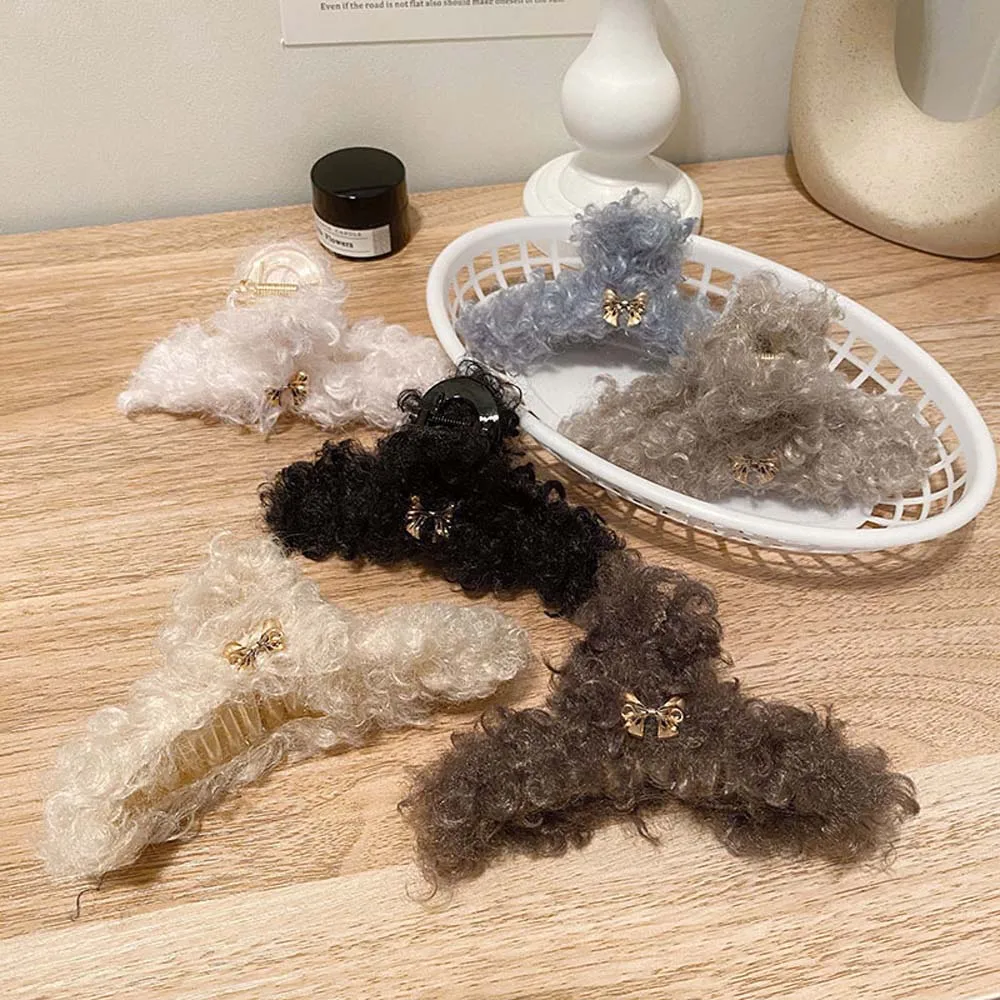 Korean Ins Lamb Hair Claw Imitation Fur Bow Catch Clip Plush Headdress Large Simple Temperament Hair Accessories
Korean Ins Lamb Hair Claw Imitation Fur Bow Catch Clip Plush Headdress Large Simple Temperament Hair Accessories