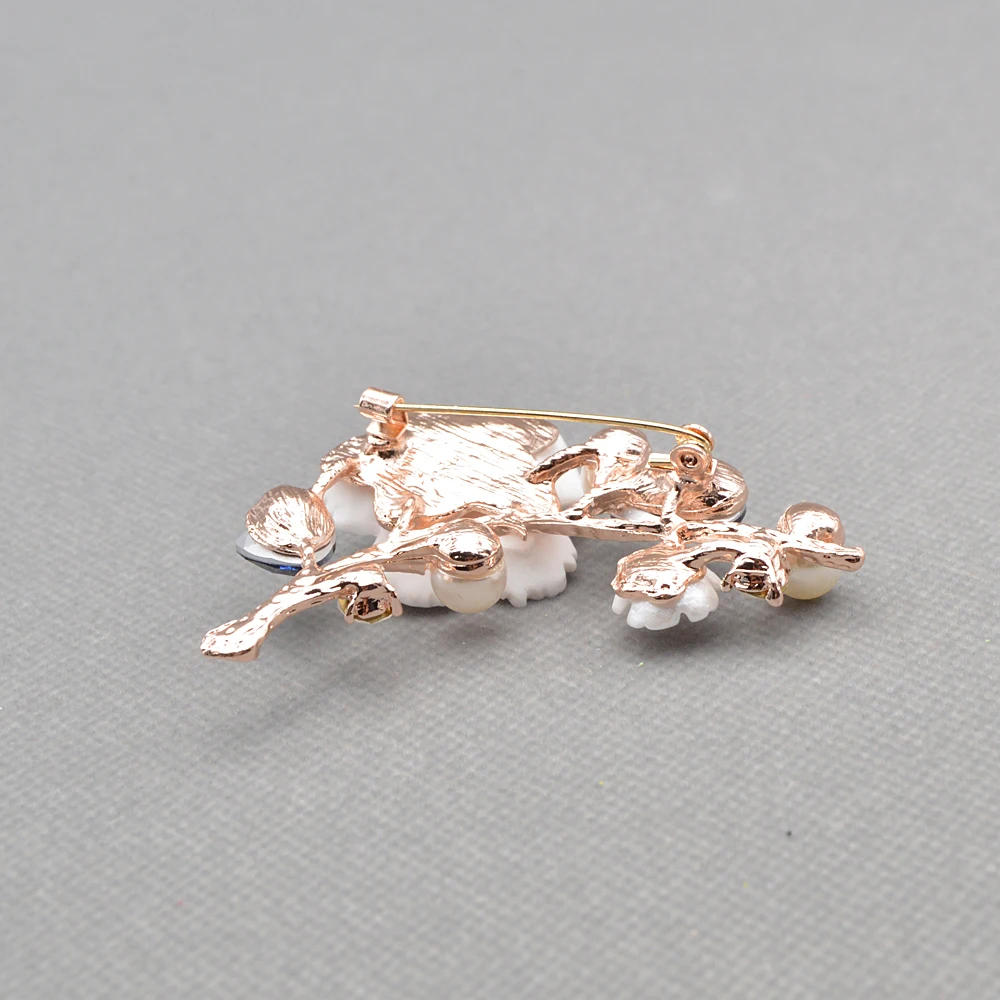 Shell And Pearl Flower Brooches For Women Elegant Fashion Pin Red Crystal Brooch Wedding Jewelry High Quality
Shell And Pearl Flower Brooches For Women Elegant Fashion Pin Red Crystal Brooch Wedding Jewelry High Quality