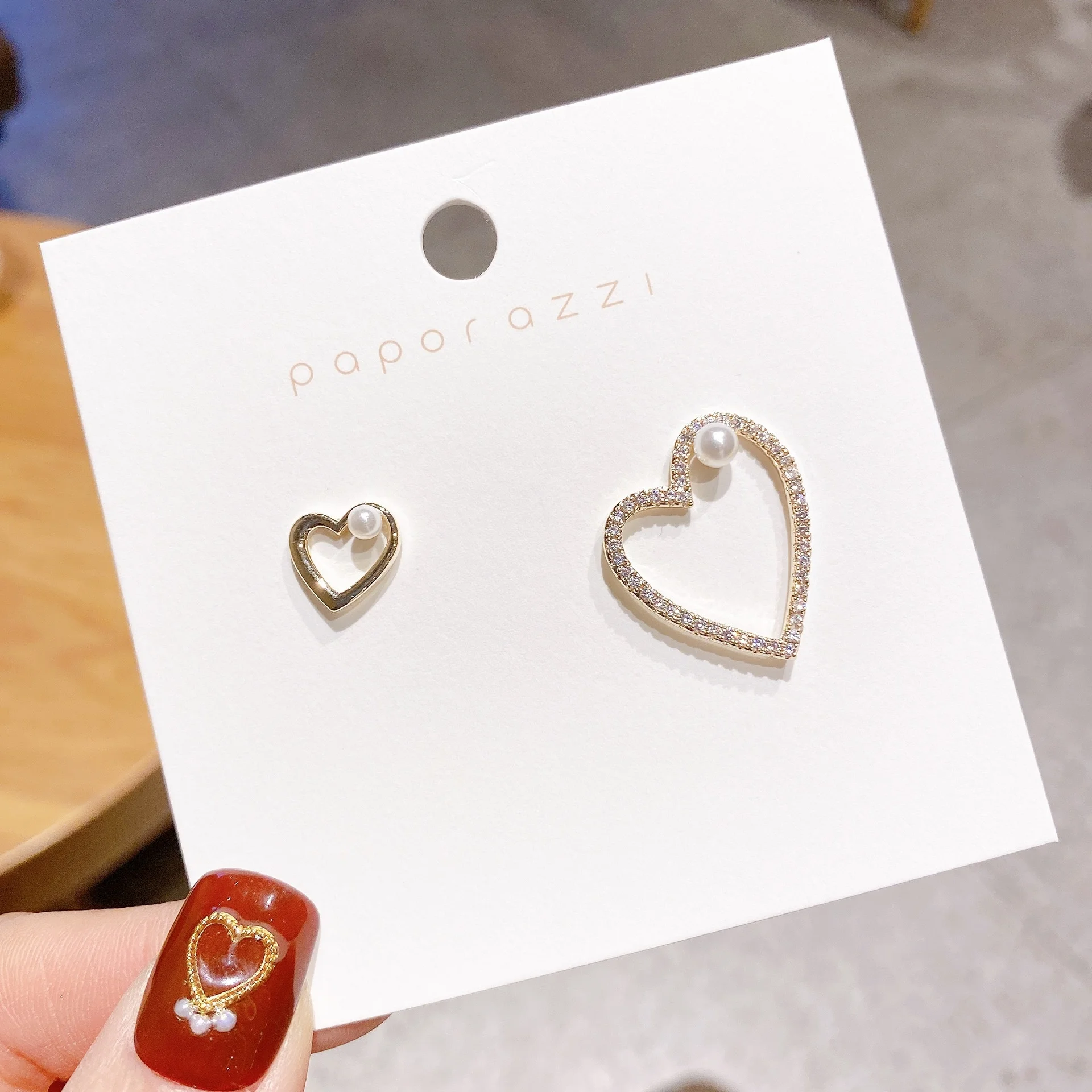 2021 New Temperament Earrings S925 Silver Needle Creative Design Sense Asymmetric Heart-shaped Earrings Female
2021 New Temperament Earrings S925 Silver Needle Creative Design Sense Asymmetric Heart-shaped Earrings Female