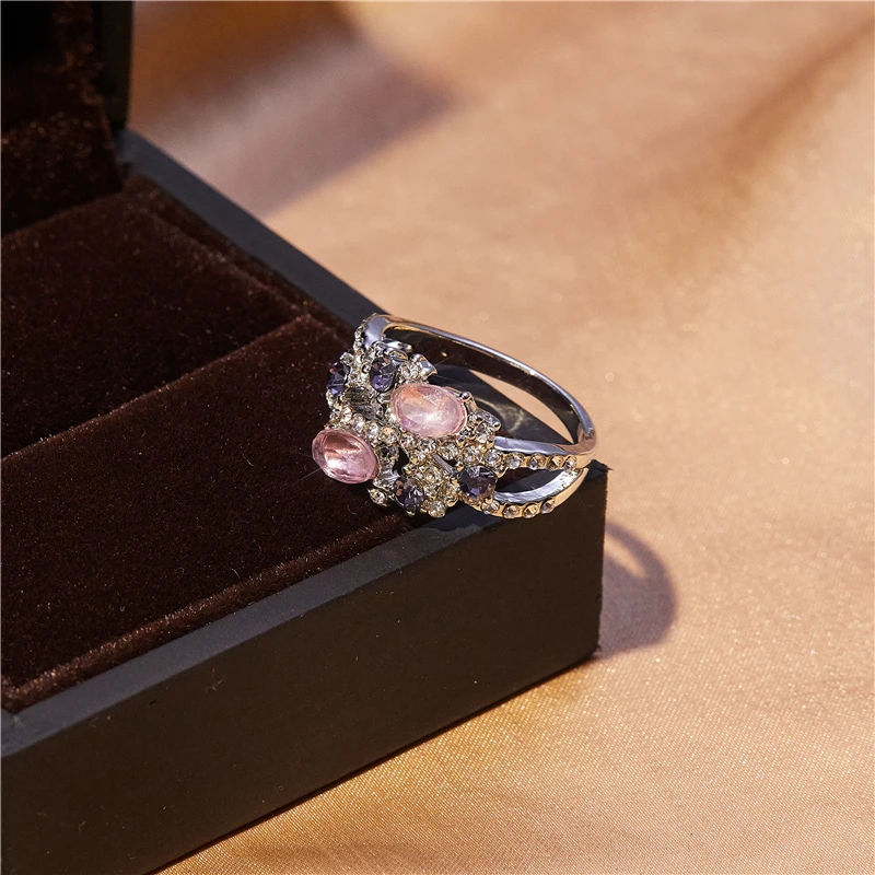 Light luxury pink zircon ring women's popular fashion Valentine's day engagement jewelry exquisite gift wholesale
Light luxury pink zircon ring women's popular fashion Valentine's day engagement jewelry exquisite gift wholesale