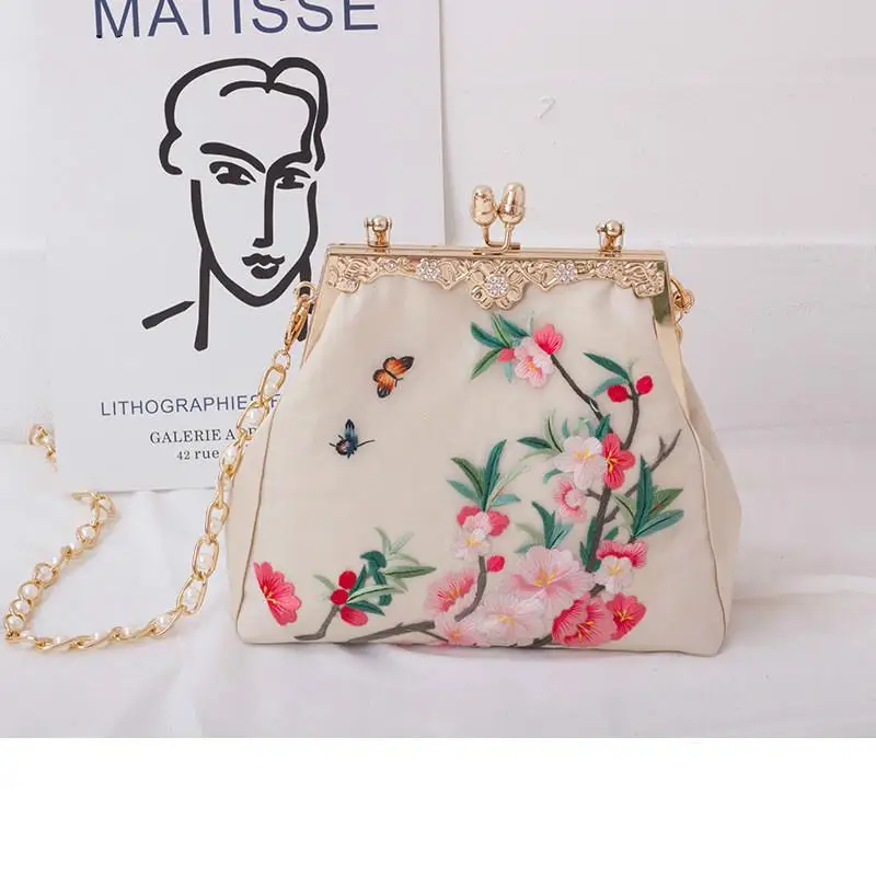 Original Embroidered Frame Bag Vintage Flowers Crossbody Bag Elegant Ladies Chinese Style Handbags Women Silk Chain Bags
Original Embroidered Frame Bag Vintage Flowers Crossbody Bag Elegant Ladies Chinese Style Handbags Women Silk Chain Bags