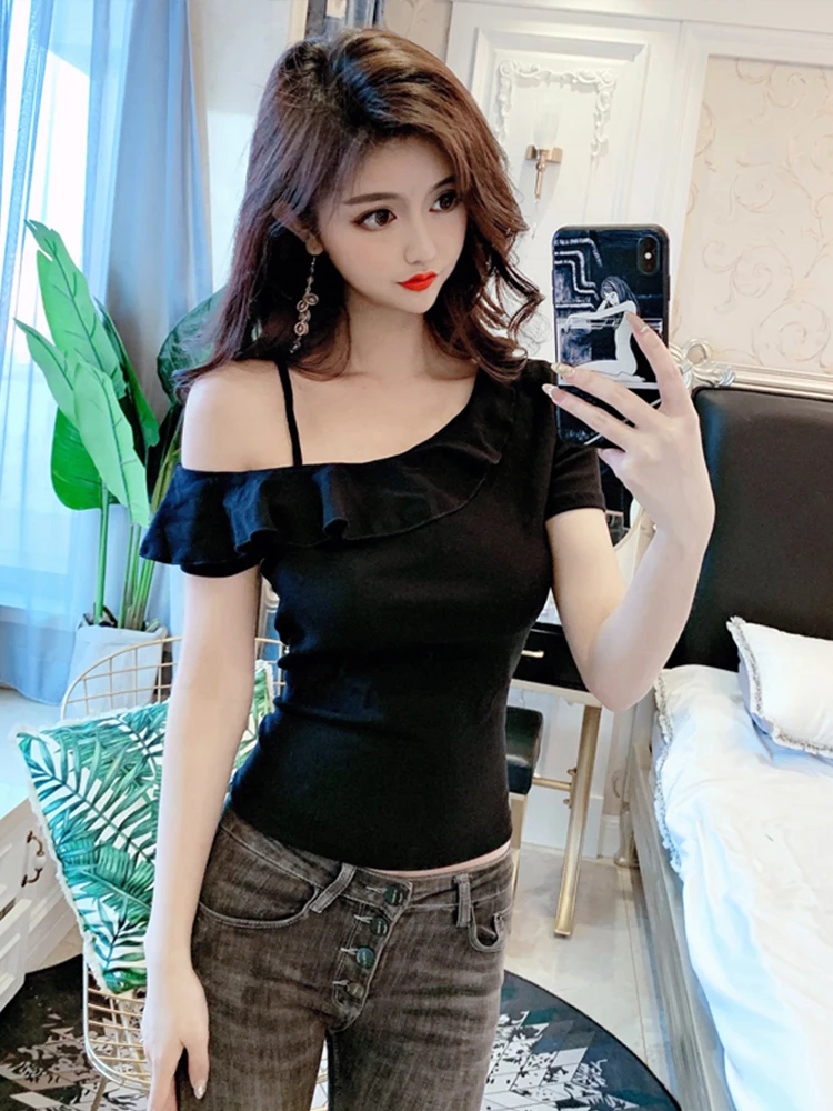 Sexy Strapless top women's summer Ruffle short sleeve tight show thin short smart design one shoulder T-shirt
Sexy Strapless top women's summer Ruffle short sleeve tight show thin short smart design one shoulder T-shirt