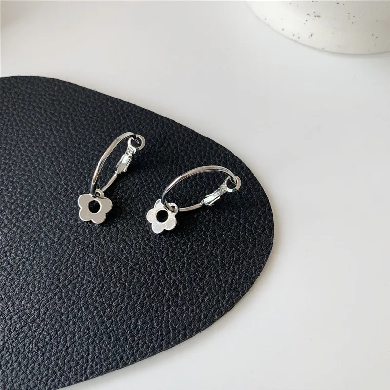 Women's Earrings Korean Stud Earrings for Women Metal Flower Earring 2021 Trend Earings Female Jewelry
Women's Earrings Korean Stud Earrings for Women Metal Flower Earring 2021 Trend Earings Female Jewelry